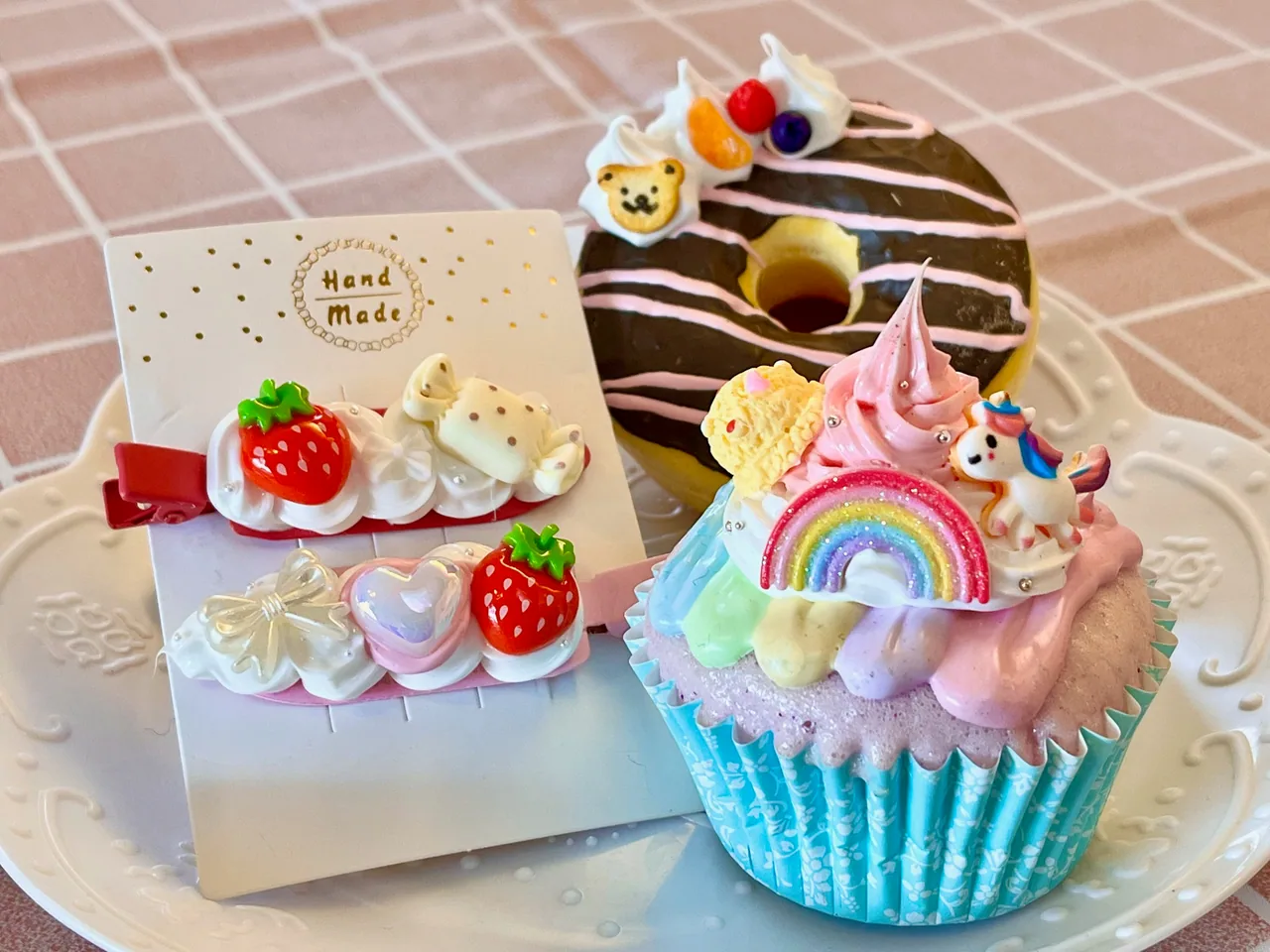 デコハピのドーナツとカップケーキ型スクイーズ、ホイップデコヘアピン