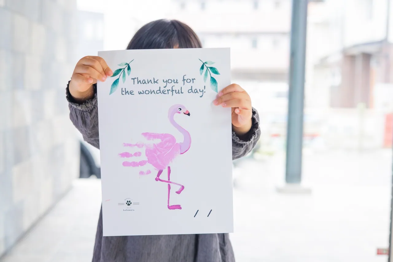 手形工房こいけまるの、手形で描いたフラミンゴの作品